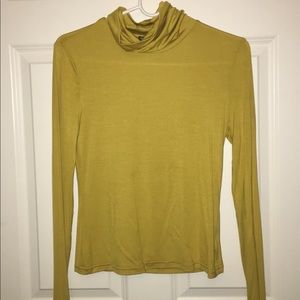 🍌Yellow Turtle Neck🍌